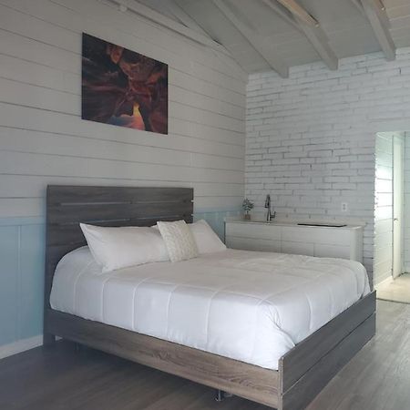 Hollywood Gardens Inn & Suites Zewnętrze zdjęcie