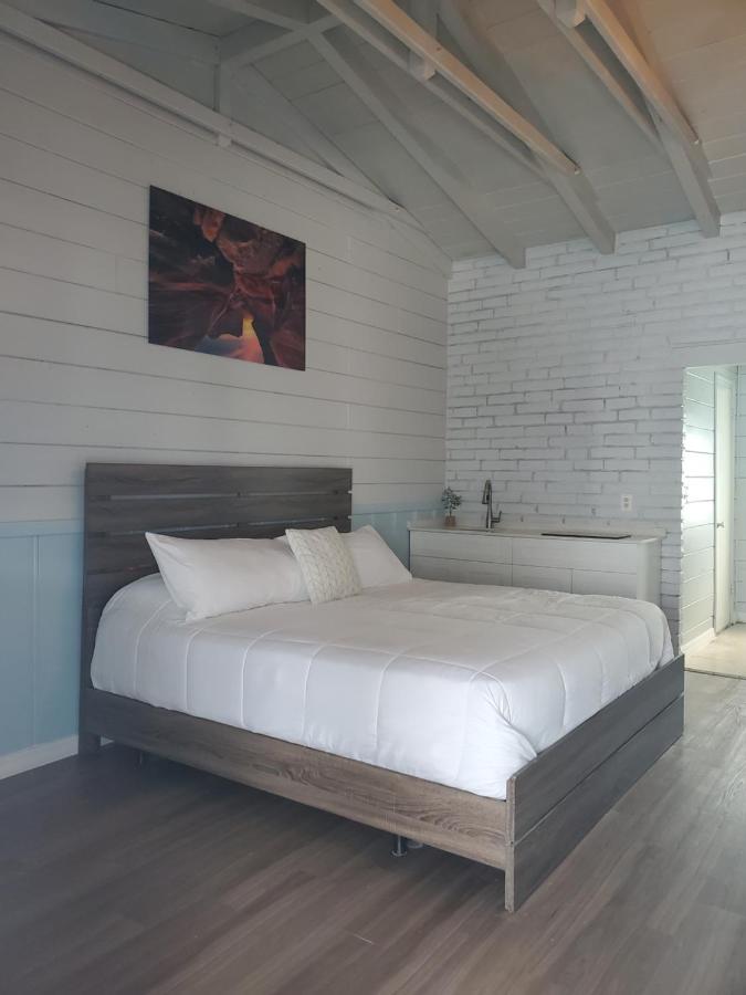 Hollywood Gardens Inn & Suites Zewnętrze zdjęcie